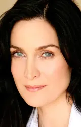 Кэрри-Энн Мосс